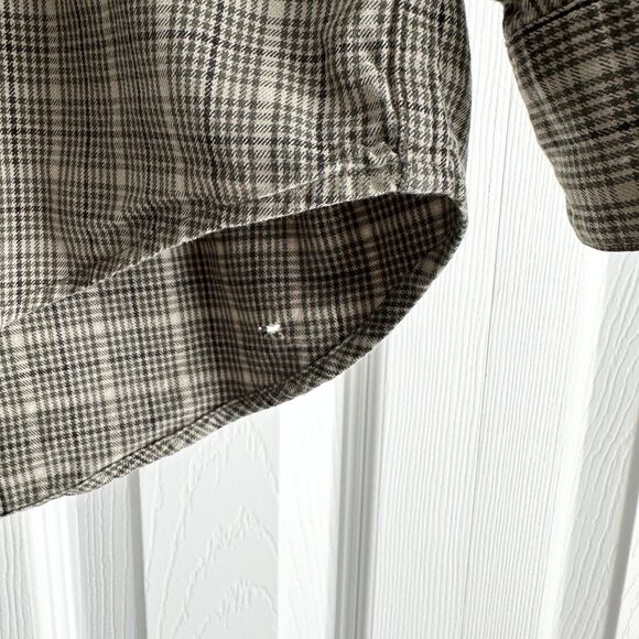 IZOD Button Down Shirt Mens Size L Beige Green Plaid Long Sleeve Classic Fit - Picture 8 of 8